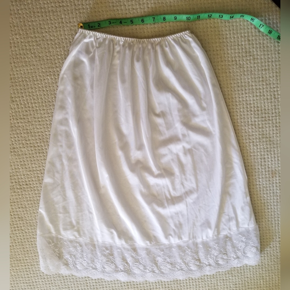 Bundles of pre-owned Woolite skirt slips. (3) total. Size M (8), 10-12, 18